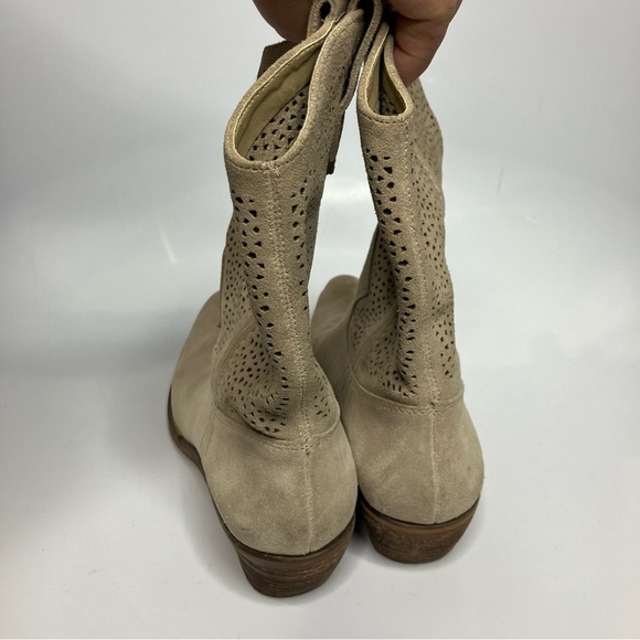 BCBGeneration Bastille cowboy boots tan suede size 7 - Picture 7 of 10